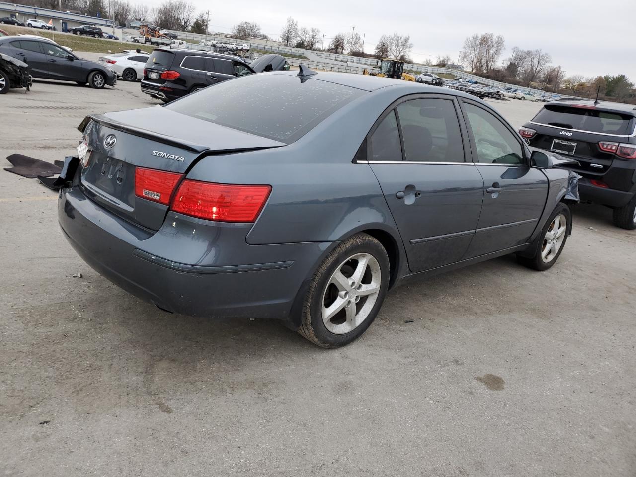 2009 Hyundai Sonata - Image 3