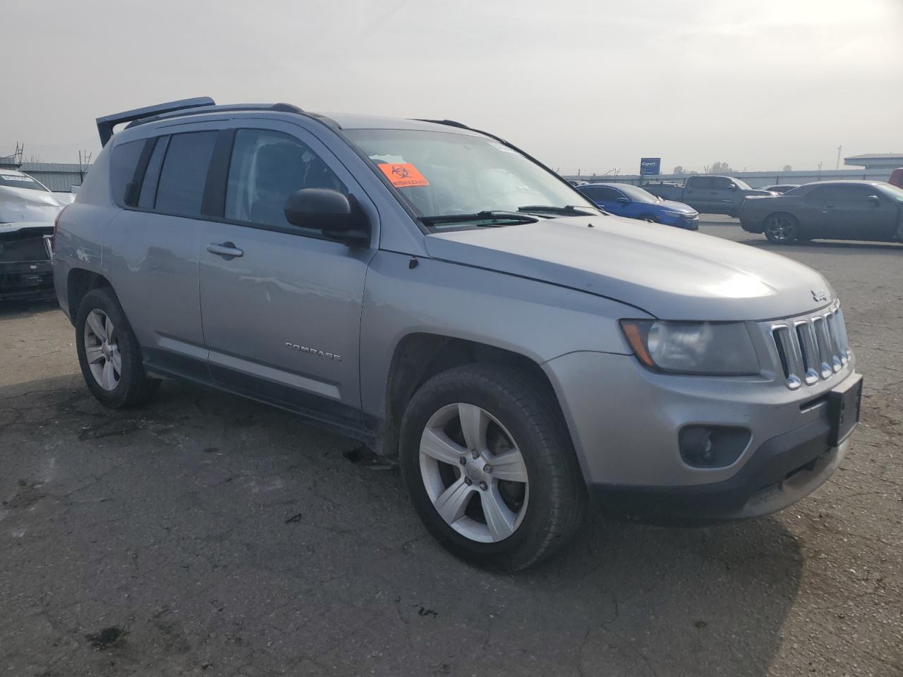 VIN 1C4NJDBB3GD713440 2016 JEEP COMPASS no.4