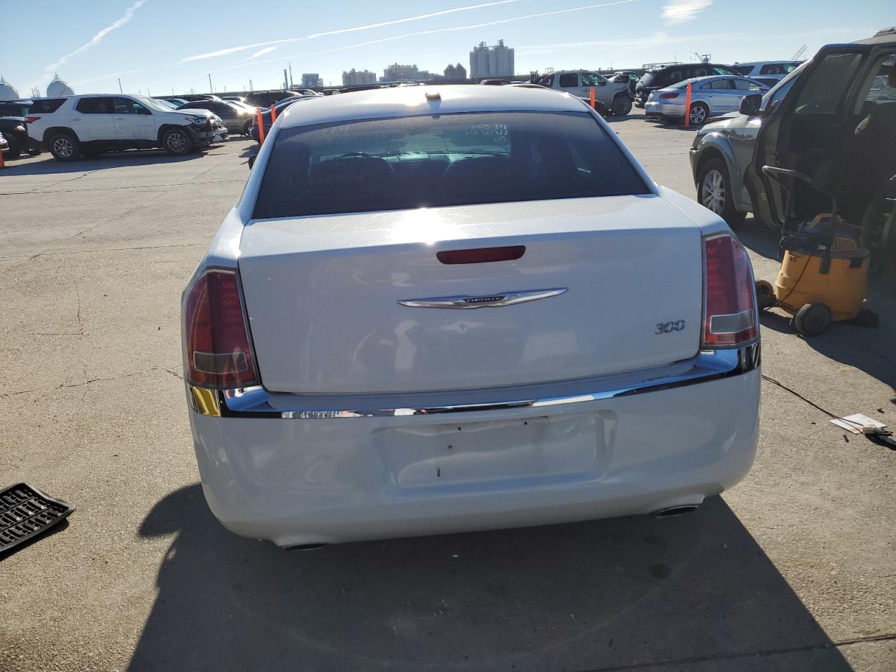2014 Chrysler 300 - Image 6