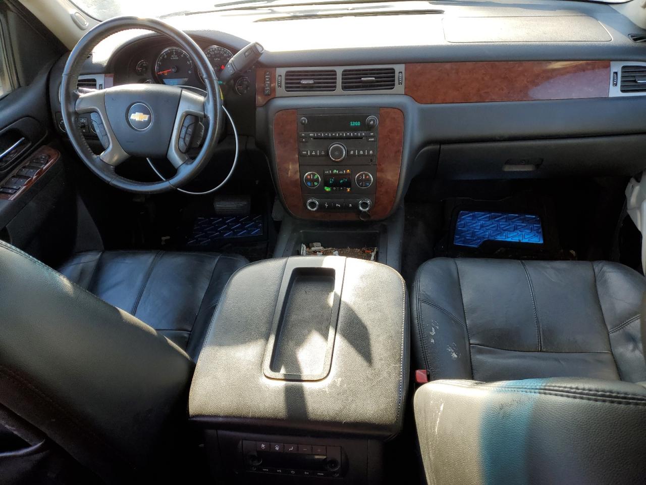 2011 Chevrolet Suburban - Image 8
