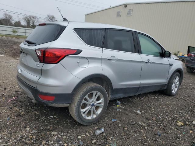  FORD ESCAPE 2019 Srebrny