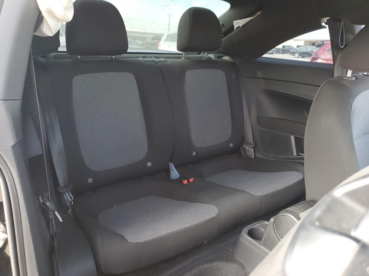 2019 Volkswagen Beetle - Image 10
