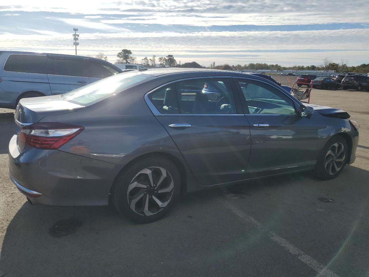 VIN 1HGCR2F87HA196067 2017 HONDA ACCORD no.3