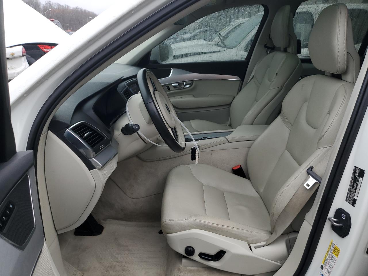 2016 Volvo XC90 - Image 7