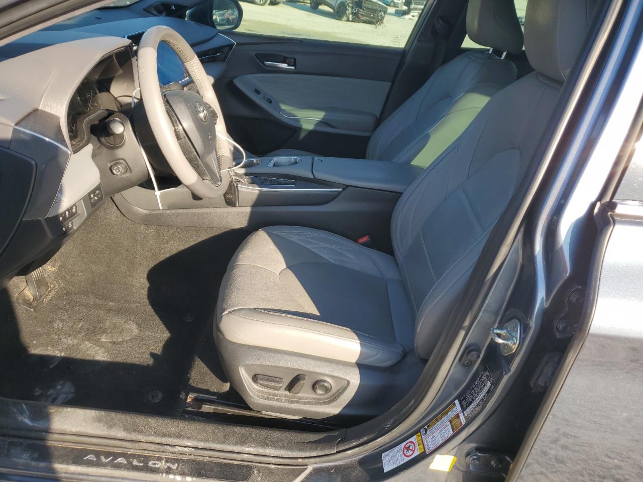 2019 Toyota Avalon - Image 7