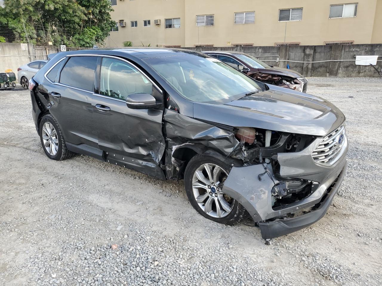 2019 Ford Edge - Image 4