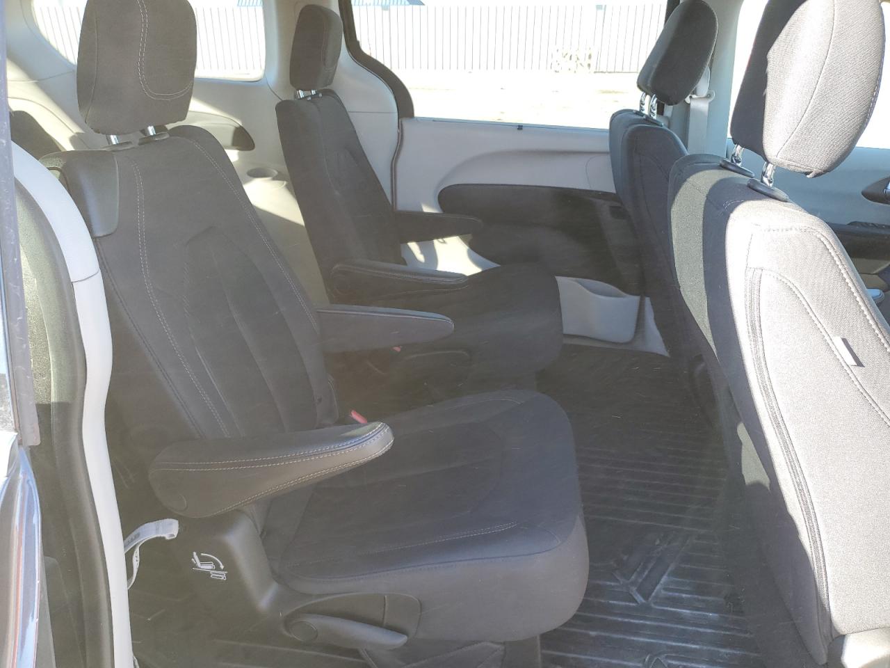 2019 Chrysler Pacifica - Image 11
