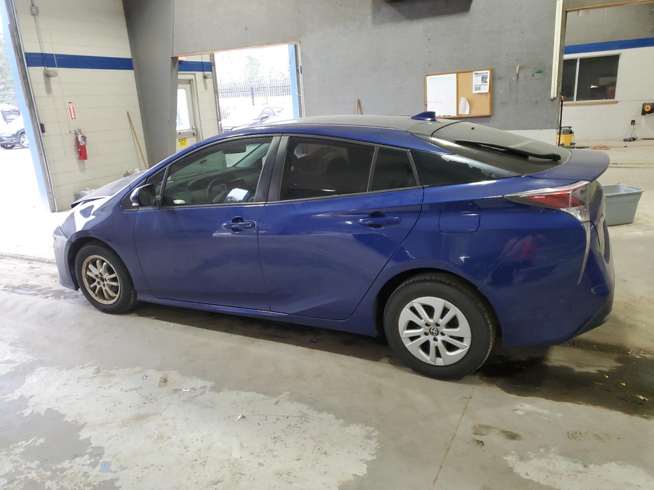 2016 Toyota Prius - Image 2