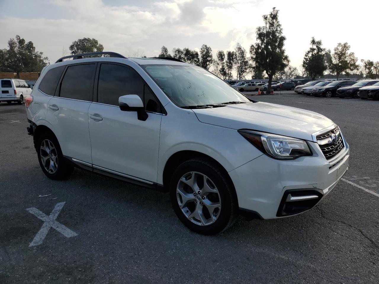 VIN JF2SJAWC0HH583844 2017 SUBARU FORESTER no.4