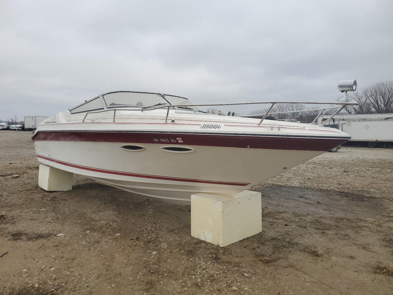 1989 Boat Motor for Sale in Kansas City, KS - Burn - Engine