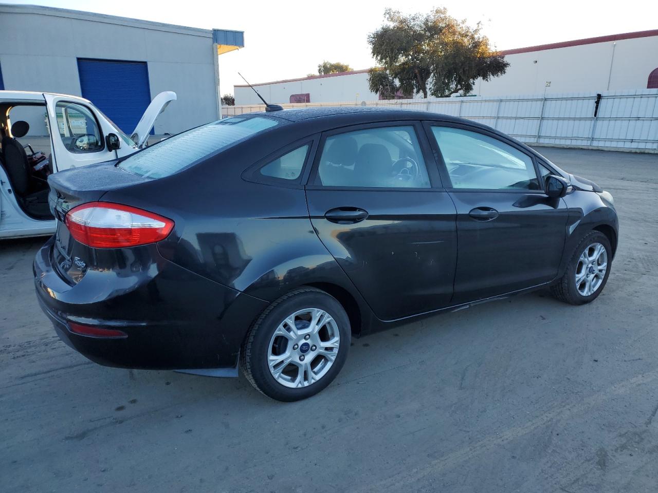 VIN 3FADP4BJ9FM176213 2015 FORD FIESTA no.3