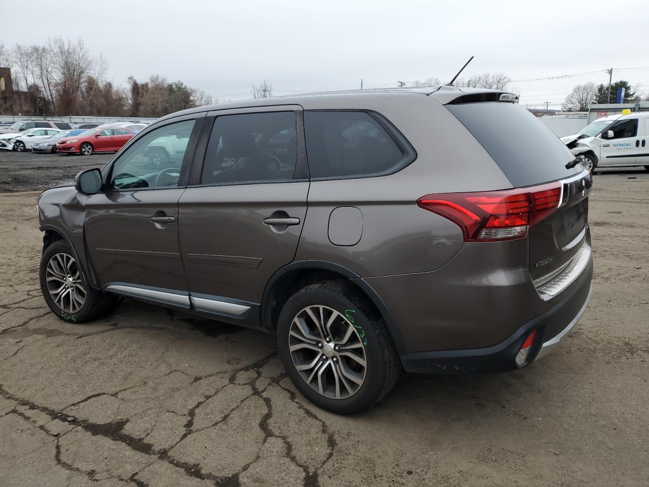 VIN JA4AZ3A34GZ008008 2016 MITSUBISHI OUTLANDER no.2