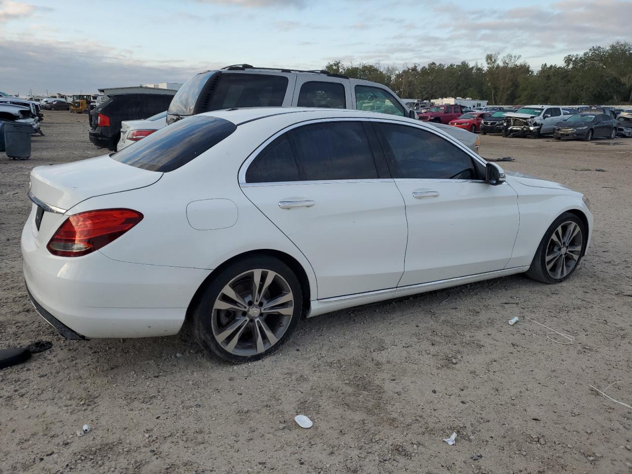 VIN 55SWF4JB7GU165411 2016 MERCEDES-BENZ C-CLASS no.3