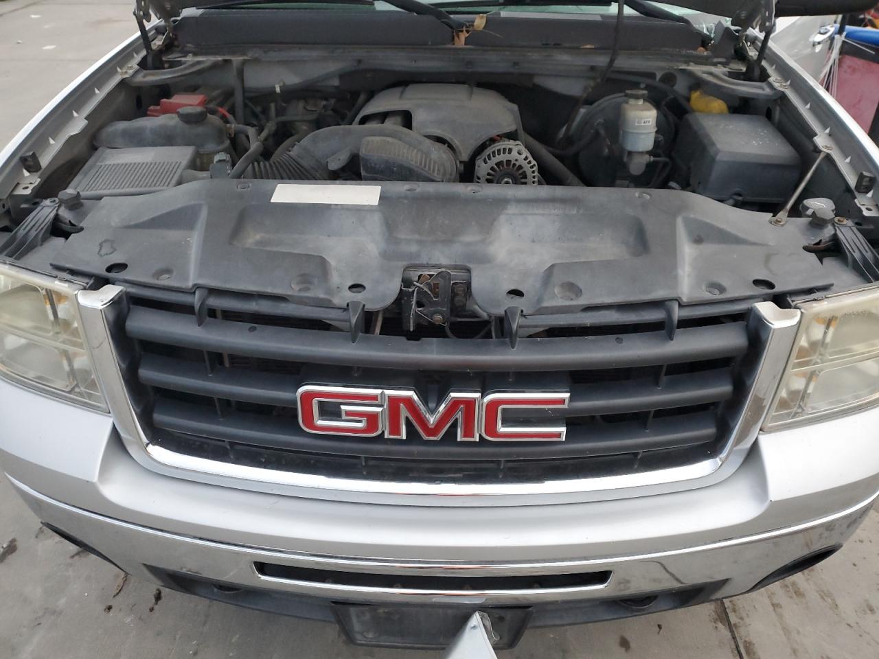 2010 GMC Sierra - Image 11
