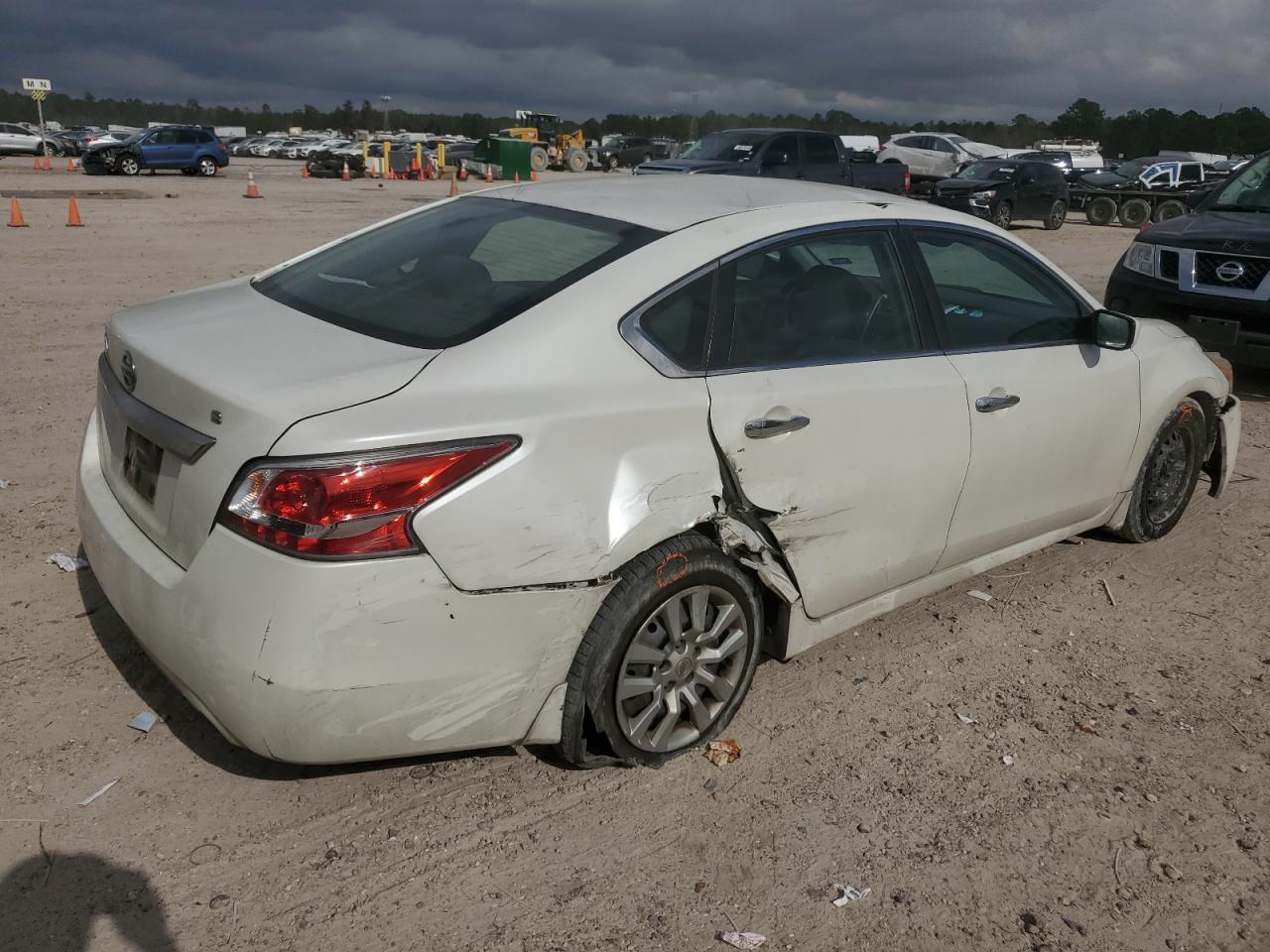 2015 Nissan Altima - Image 3