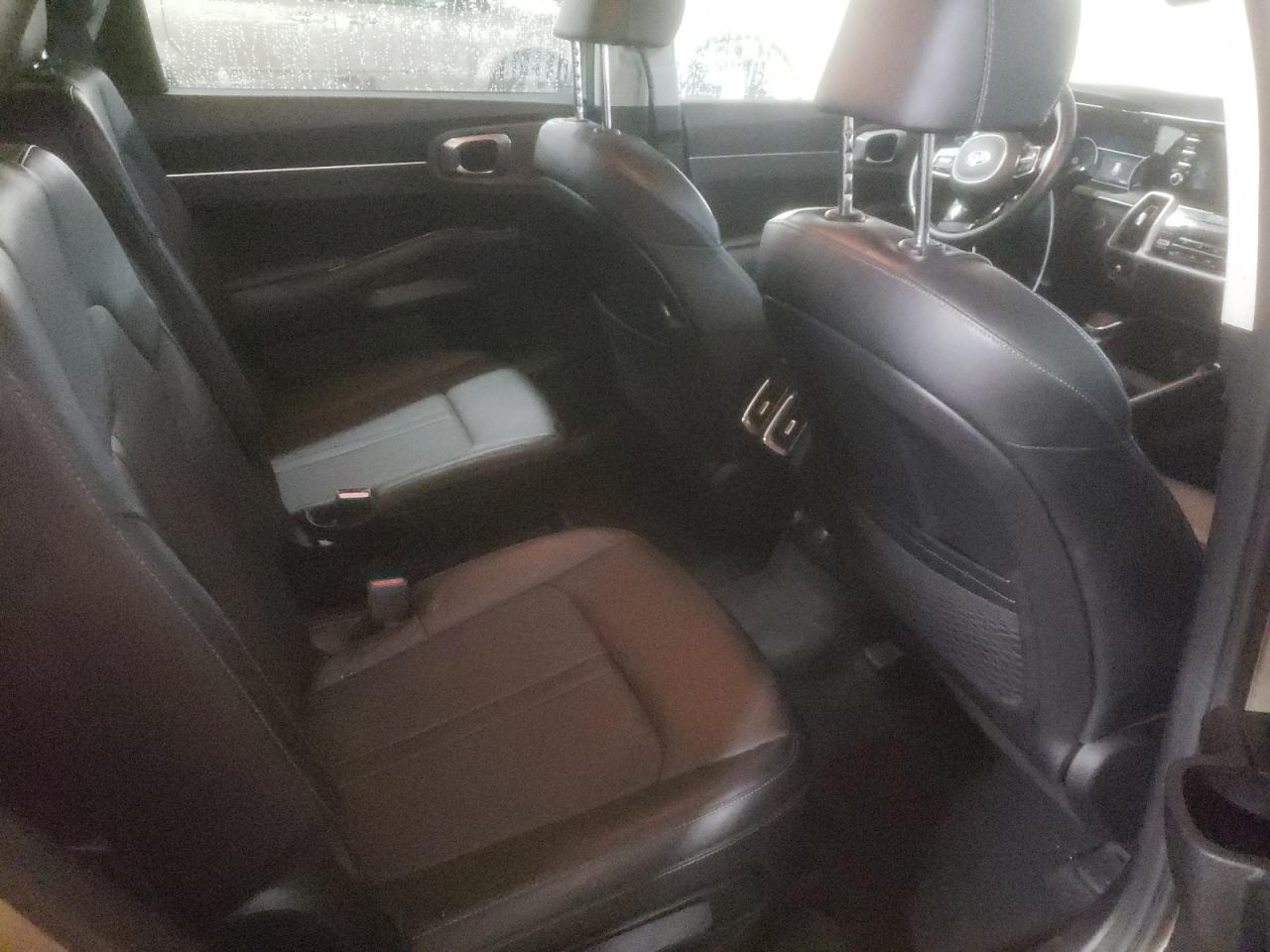 2021 Kia Sorento - Image 11