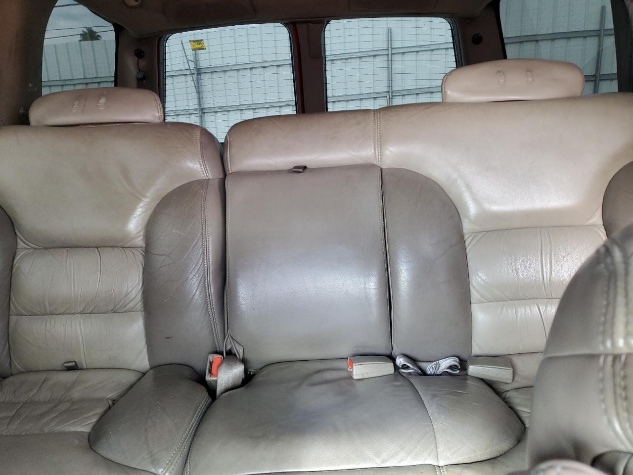2000 Chevrolet Tahoe - Image 10
