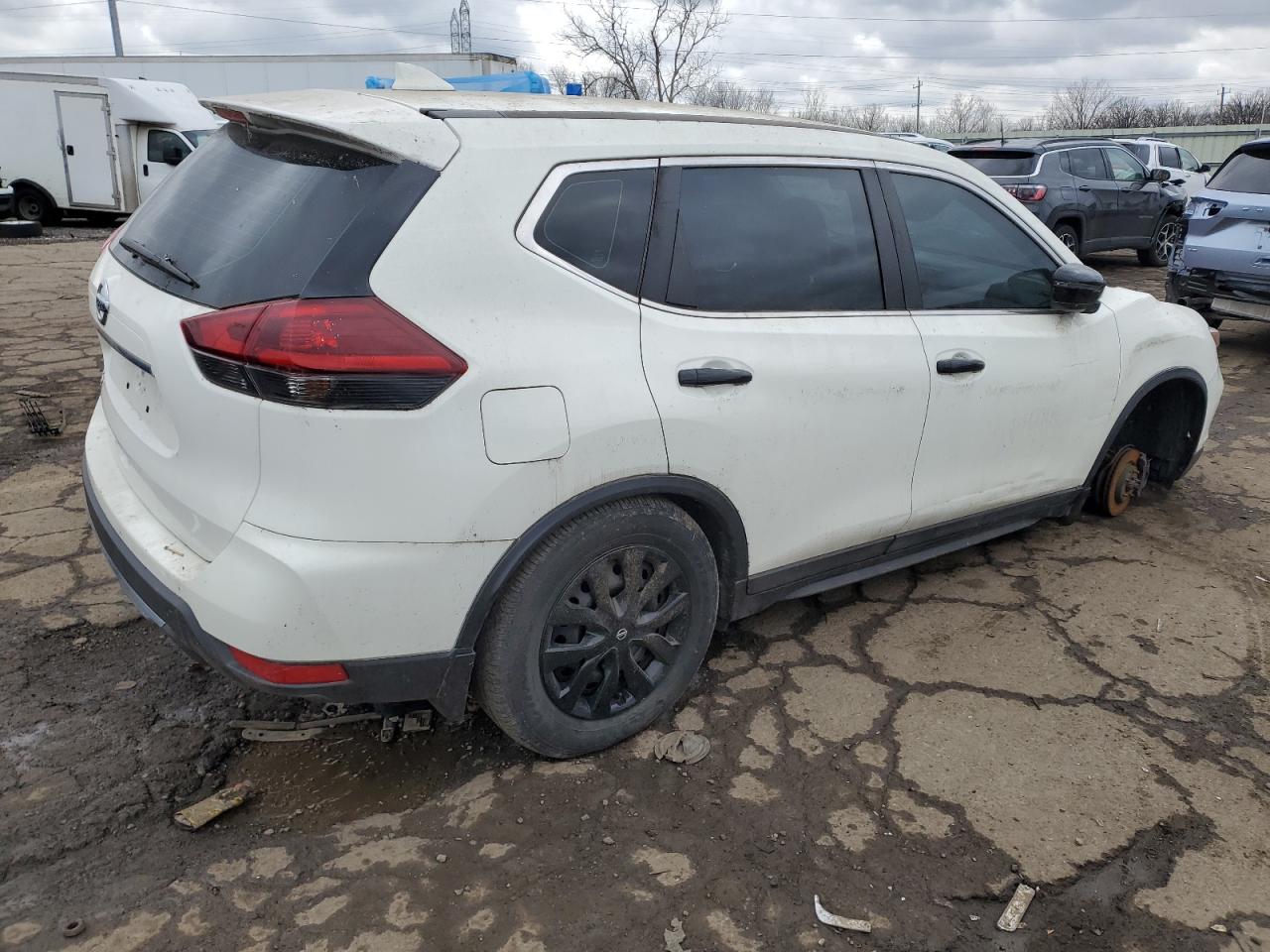 VIN 5N1AT2MT1JC724111 2018 NISSAN ROGUE no.3