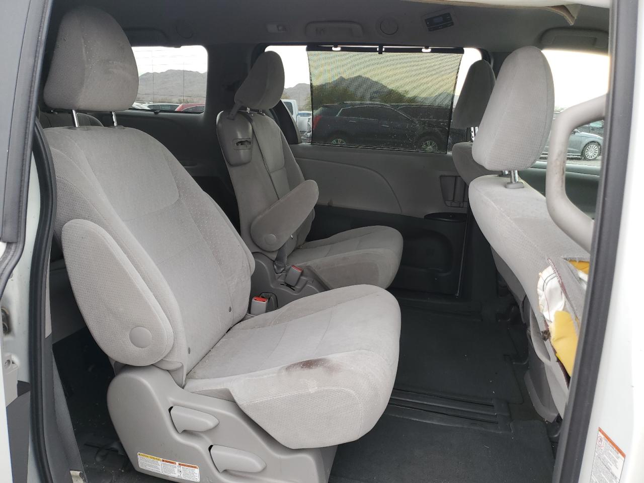 2016 Toyota Sienna - Image 12