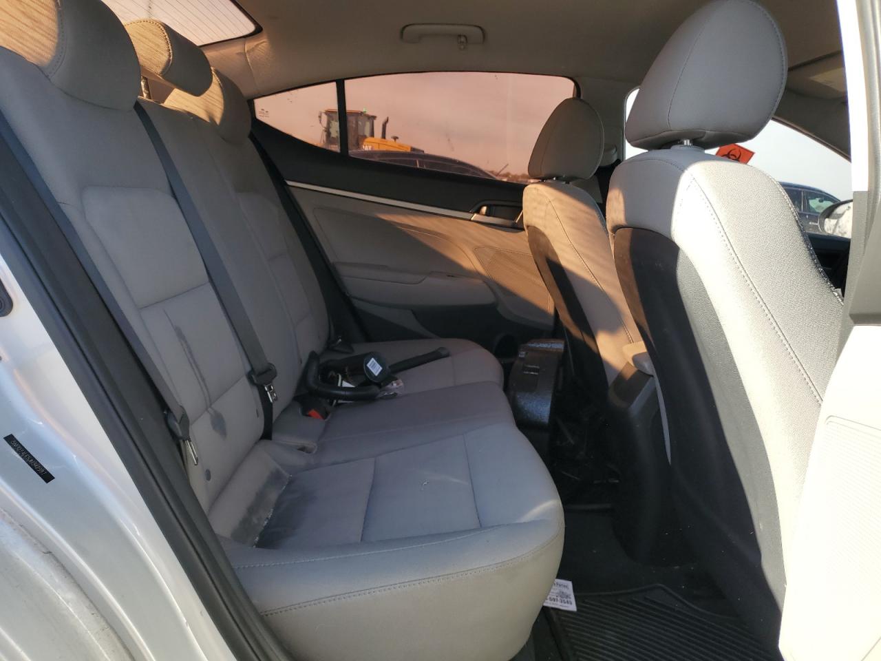 2018 Hyundai Elantra - Image 10