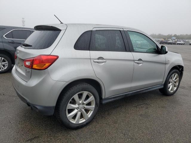  MITSUBISHI OUTLANDER 2015 Srebrny