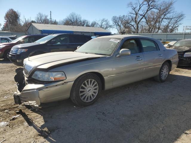 2005 Lincoln Town Car Signature Limited