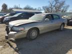 2005 Lincoln Town Car Signature Limited zu verkaufen in Wichita, KS - Front End