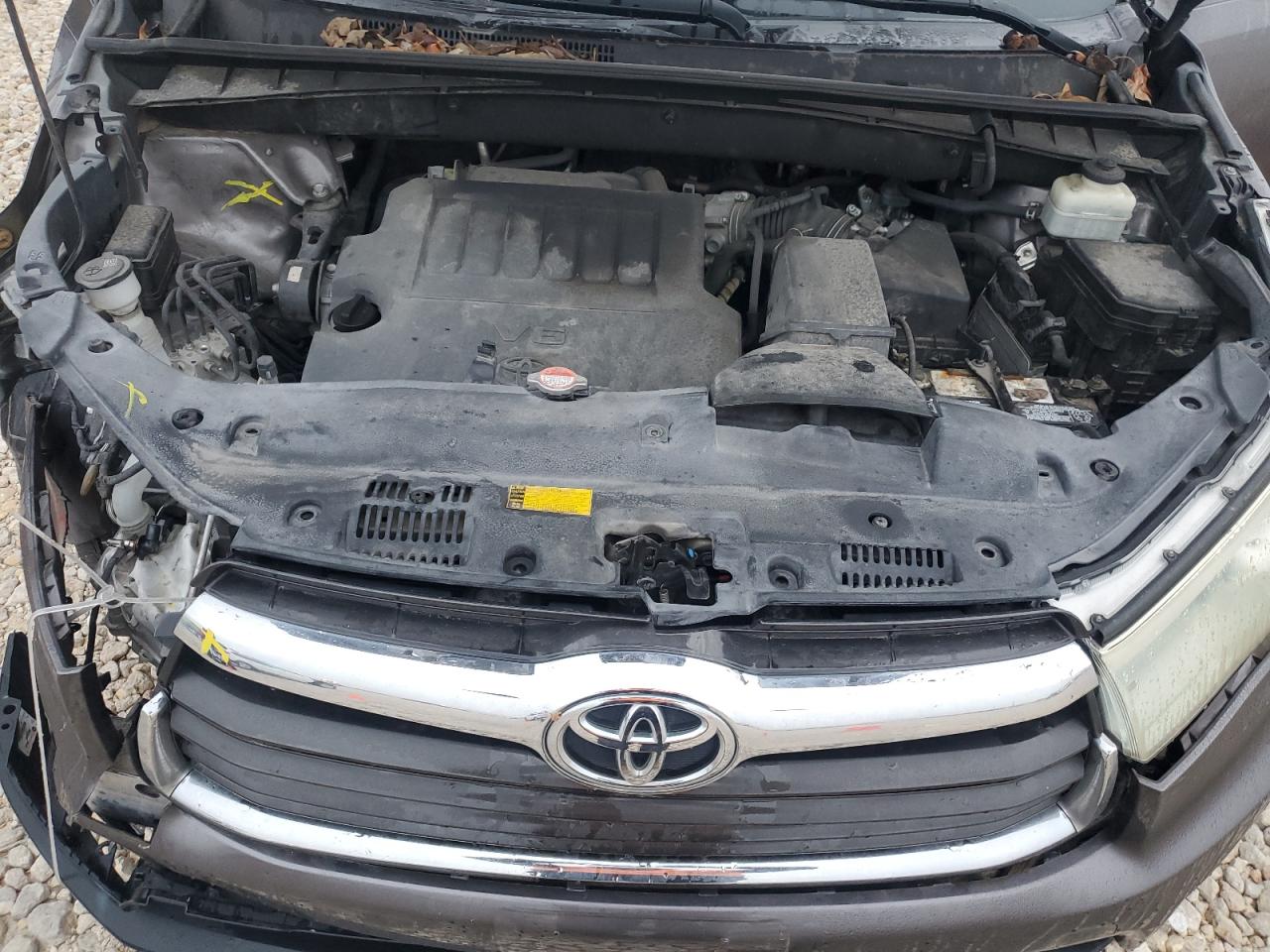 2016 Toyota Highlander - Image 11