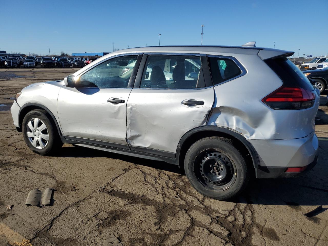 2017 Nissan Rogue - Image 2