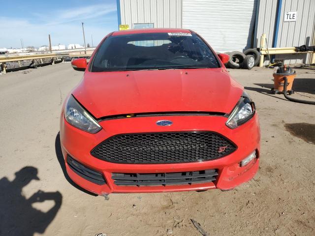  FORD FOCUS 2017 Червоний