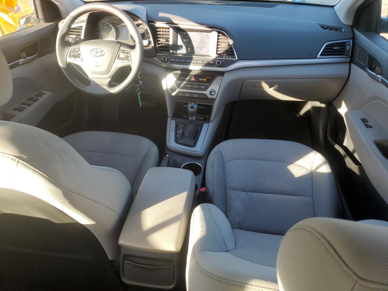 2017 Hyundai Elantra - Image 8