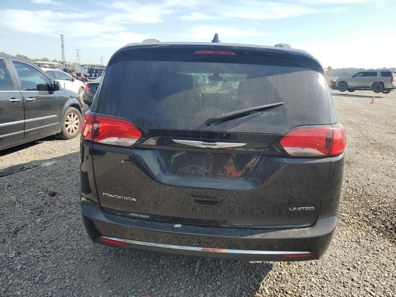 2020 Chrysler Pacifica - Image 6