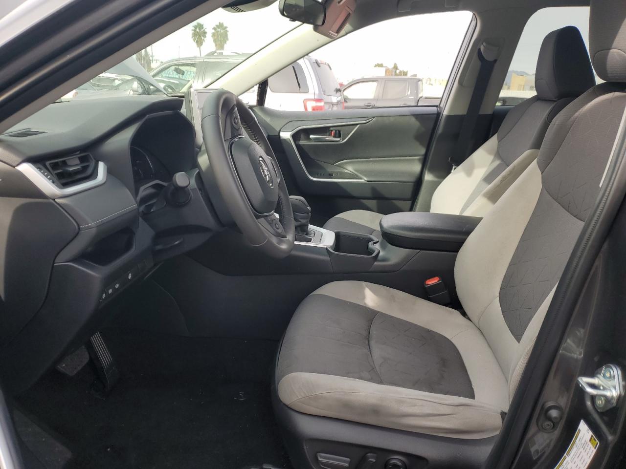 2024 Toyota RAV 4 - Image 7