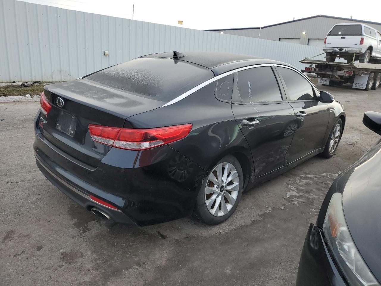 VIN 5XXGT4L3XGG061447 2016 KIA OPTIMA no.3