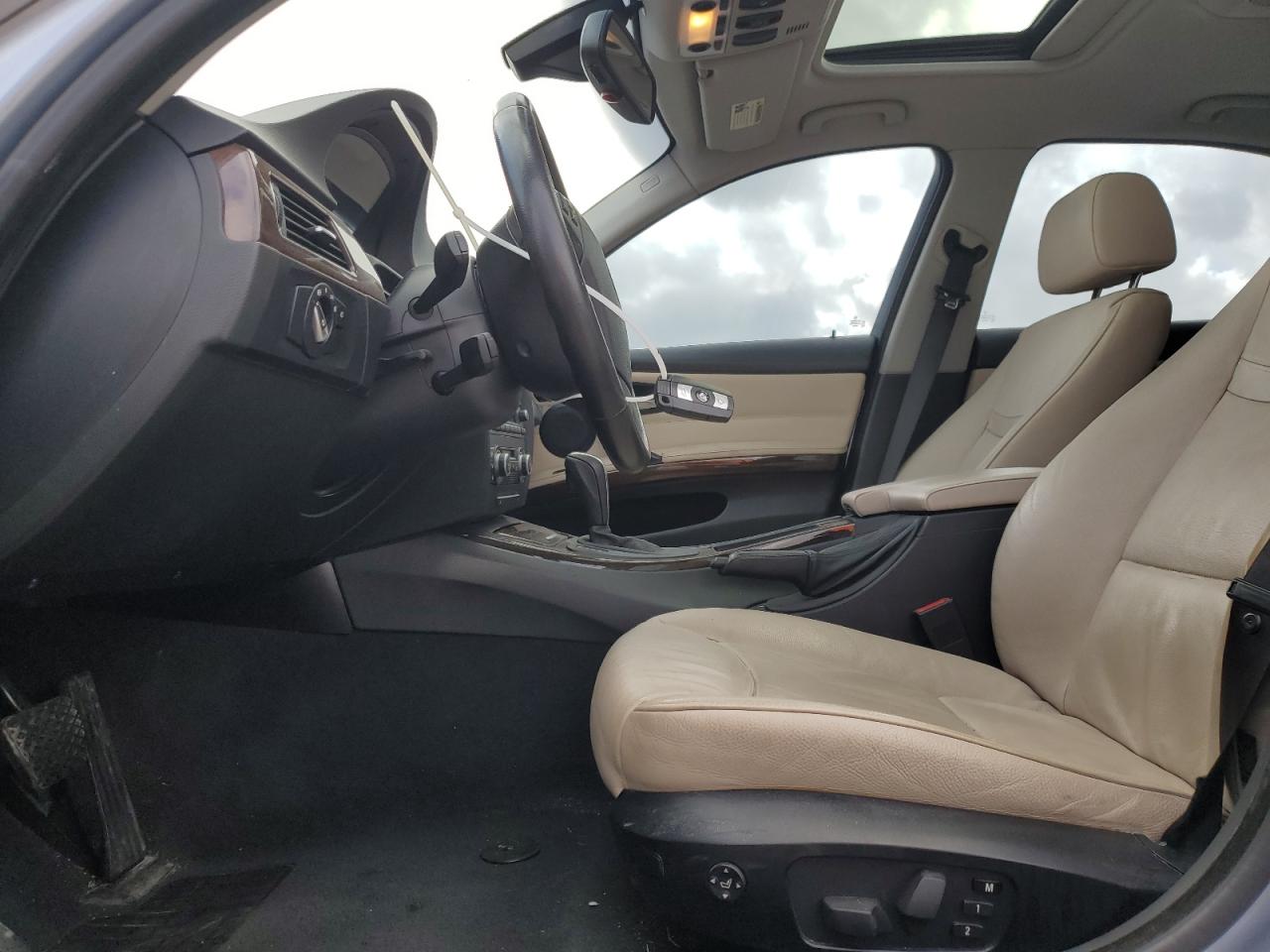 2009 BMW 328 I VIN: WBAPH77599NM28308 Lot: 85028264