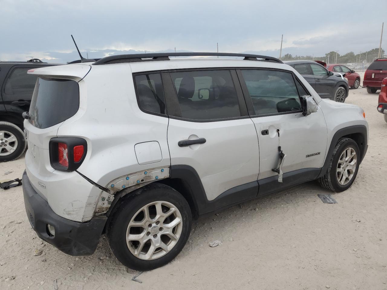 VIN ZACCJABT1FPC30513 2015 JEEP RENEGADE no.3