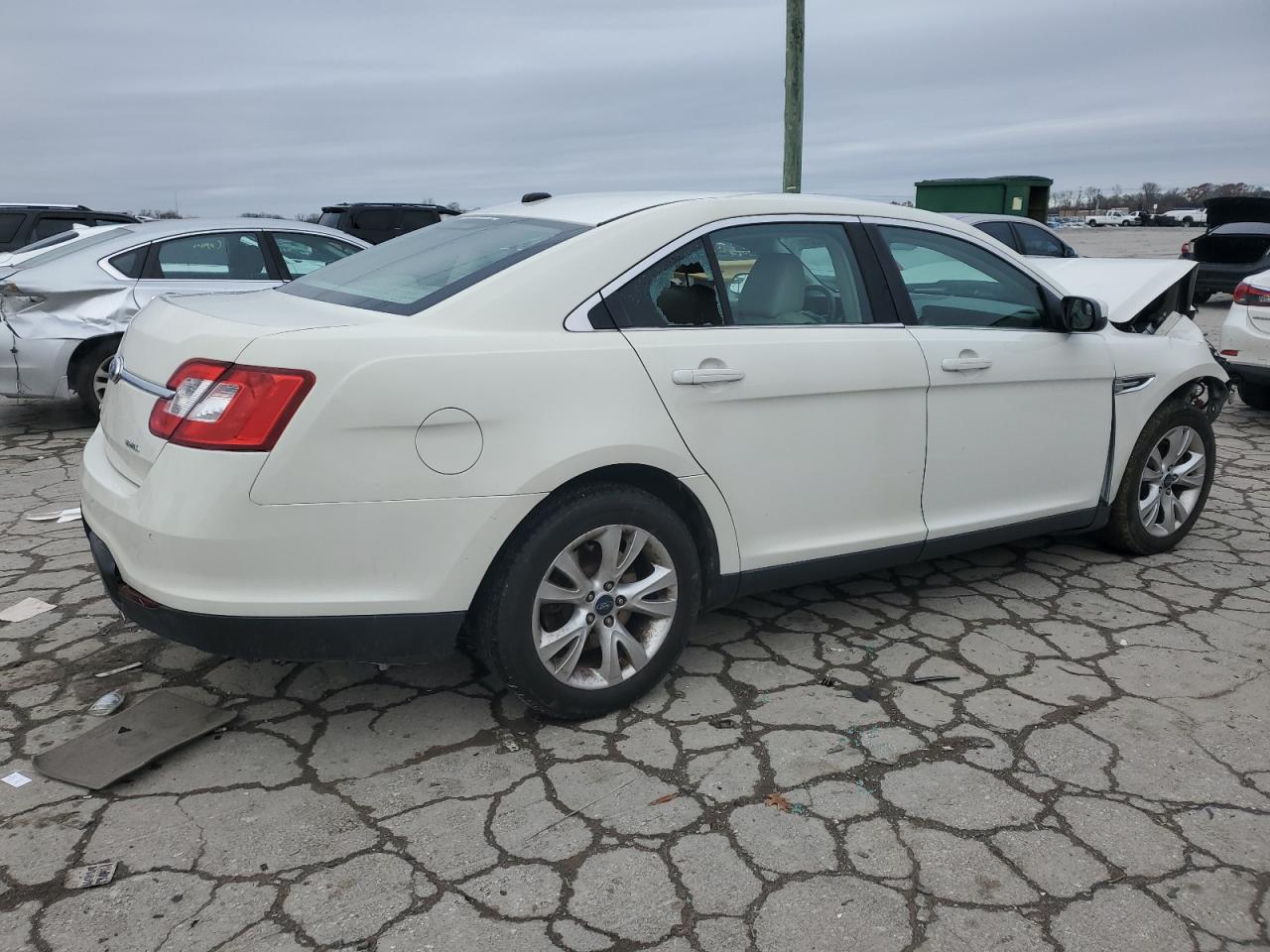2019 Ford Taurus - Image 3