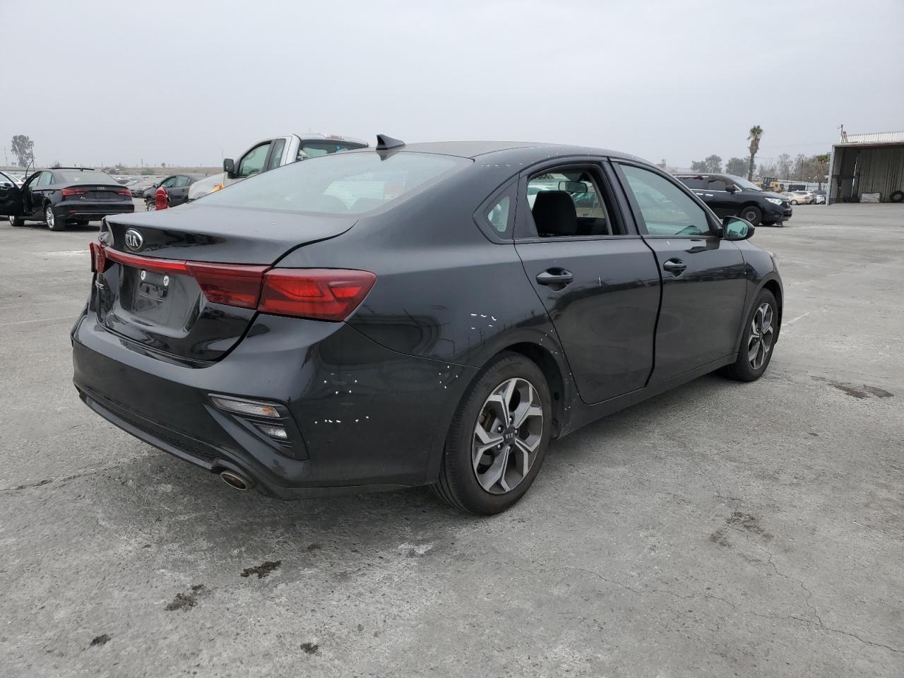 VIN 3KPF24AD1KE118310 2019 KIA FORTE no.3