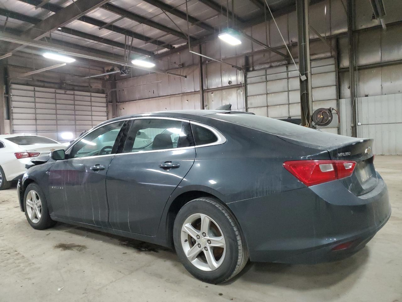 2019 Chevrolet Malibu - Image 2