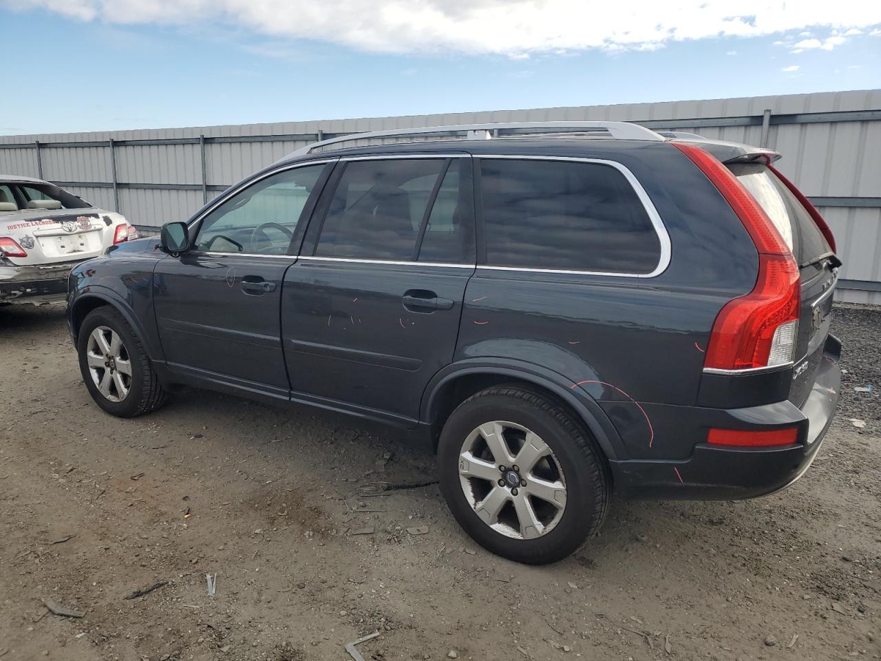 2013 Volvo XC90 - Image 2