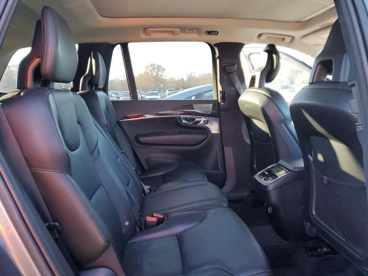 2016 Volvo XC90 - Image 11