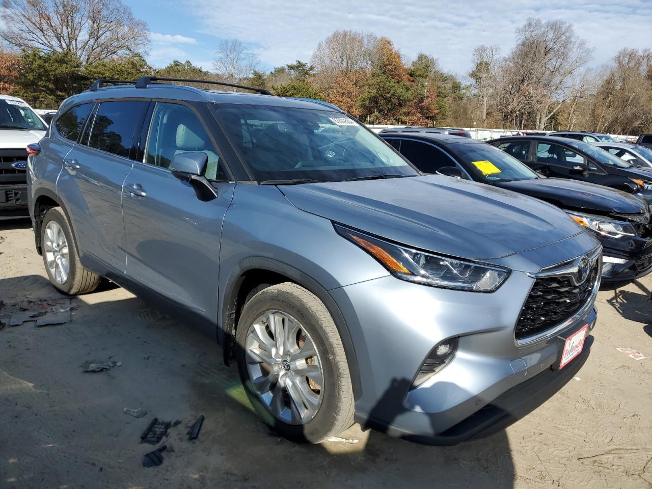 2022 Toyota Highlander - Image 4