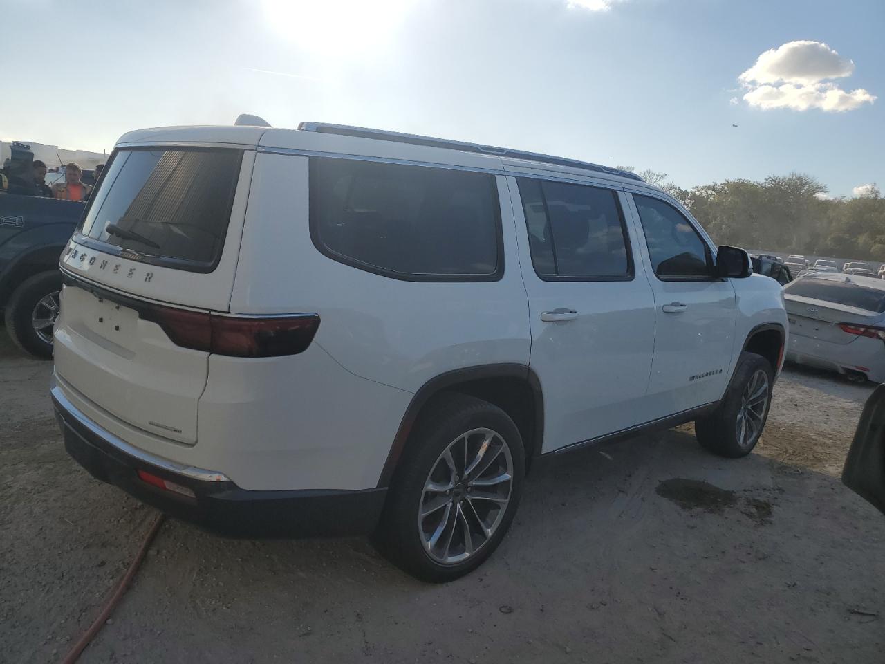 2022 Jeep Grand Wagoneer - Image 3