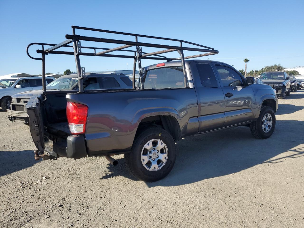 VIN 5TFRX5GN4HX082075 2017 TOYOTA TACOMA no.3