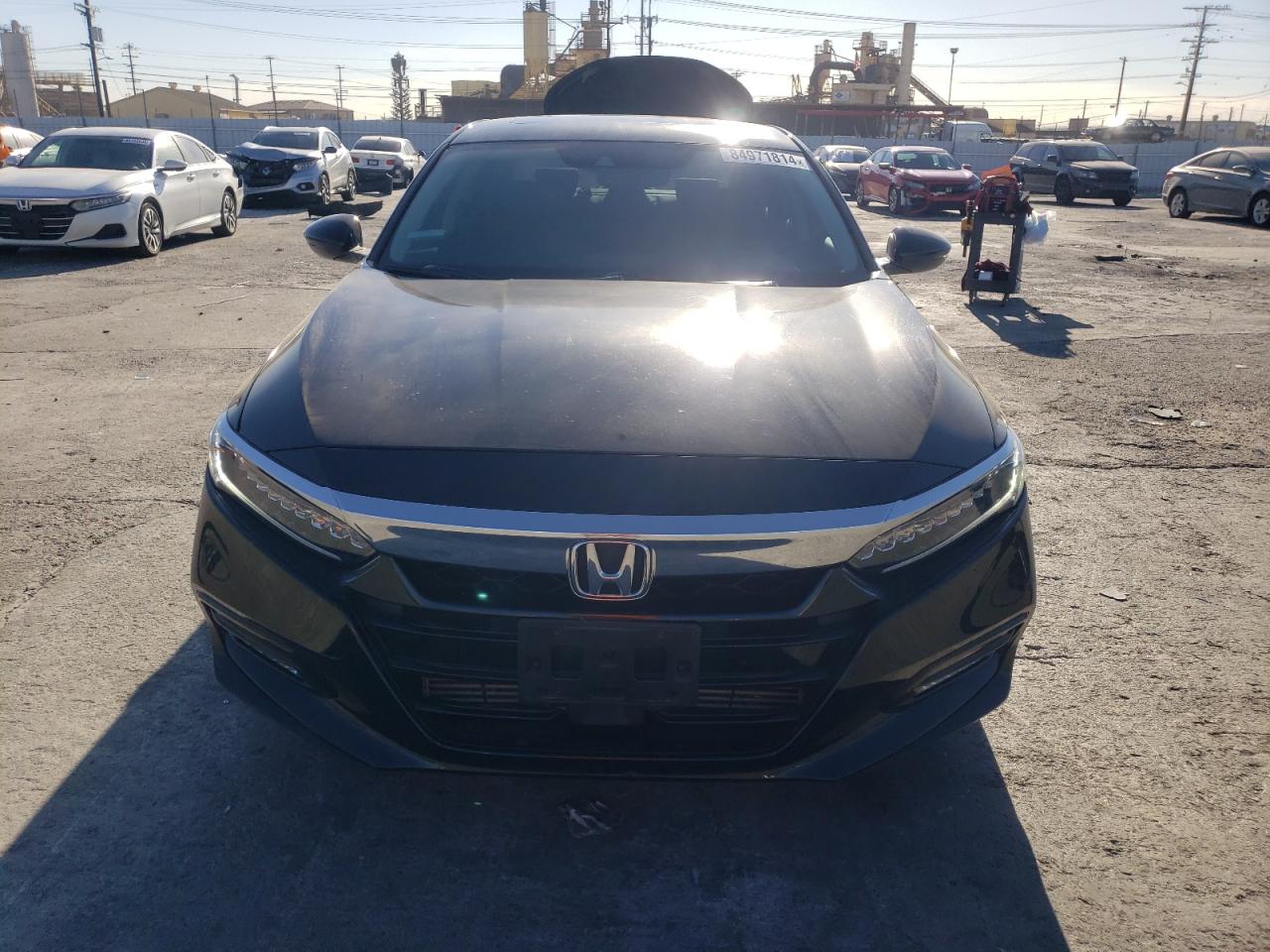 VIN 1HGCV1F97JA120658 2018 HONDA ACCORD no.5