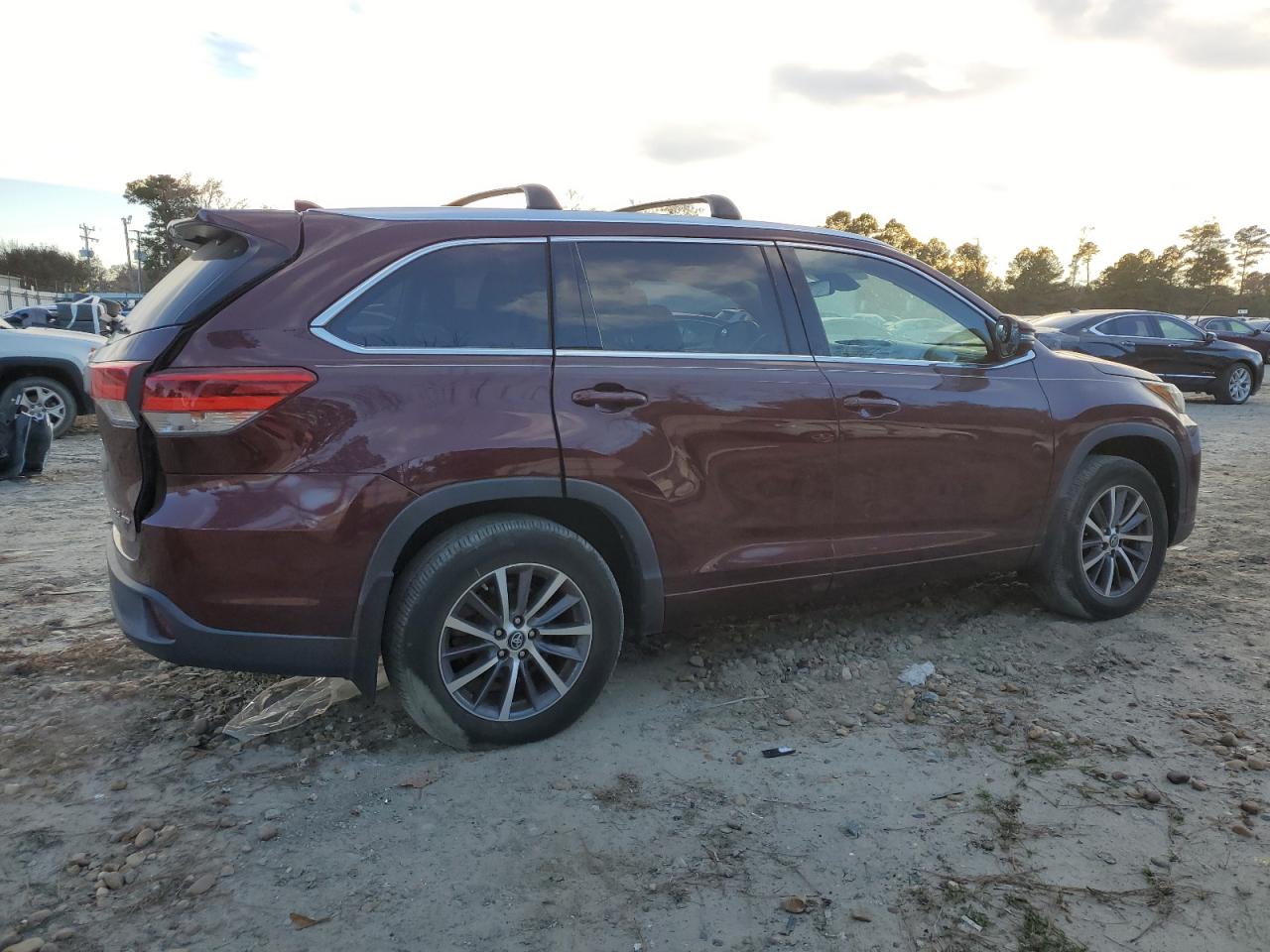 2017 Toyota Highlander - Image 3