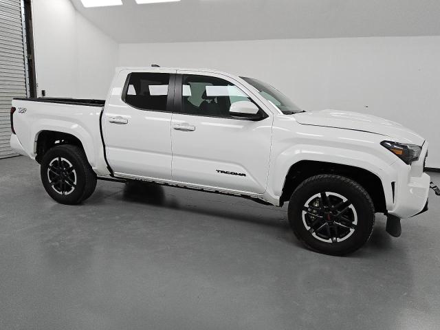  TOYOTA TACOMA 2024 Biały