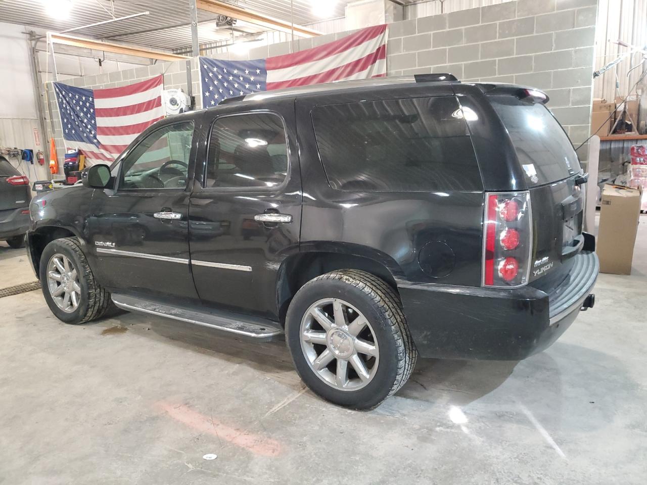 2013 GMC Yukon - Image 2