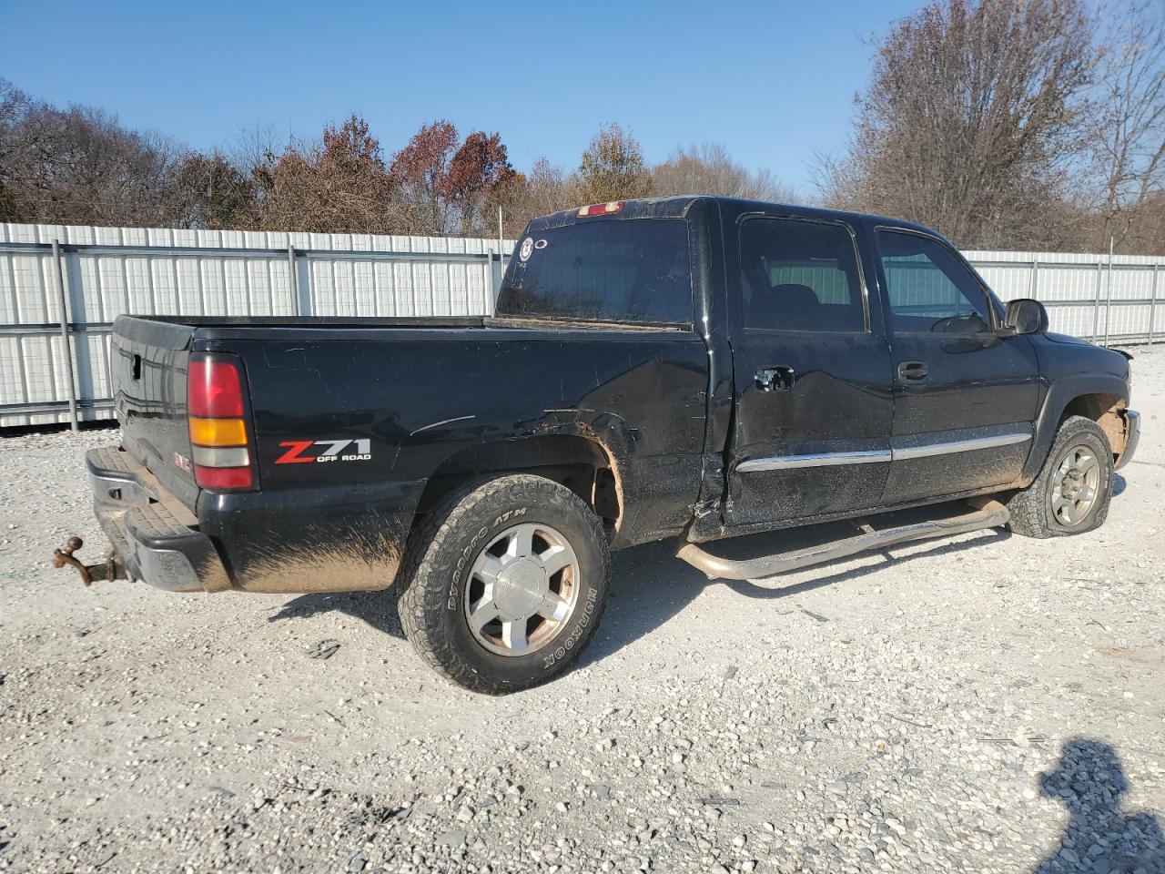 2004 GMC Sierra - Image 3