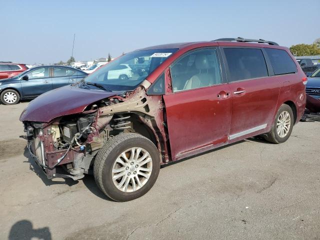 2012 Toyota Sienna Xle for Sale in Bakersfield, CA - Front End